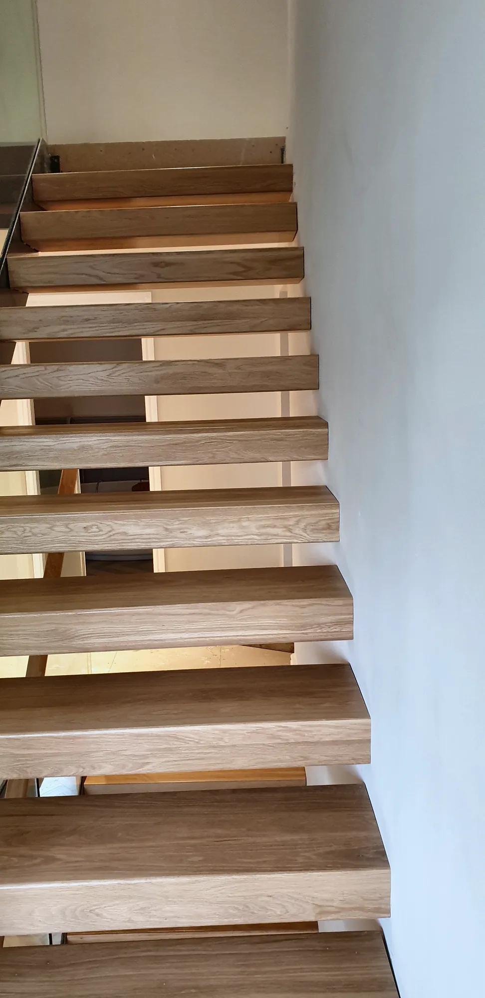 Solid oak treads, straight on