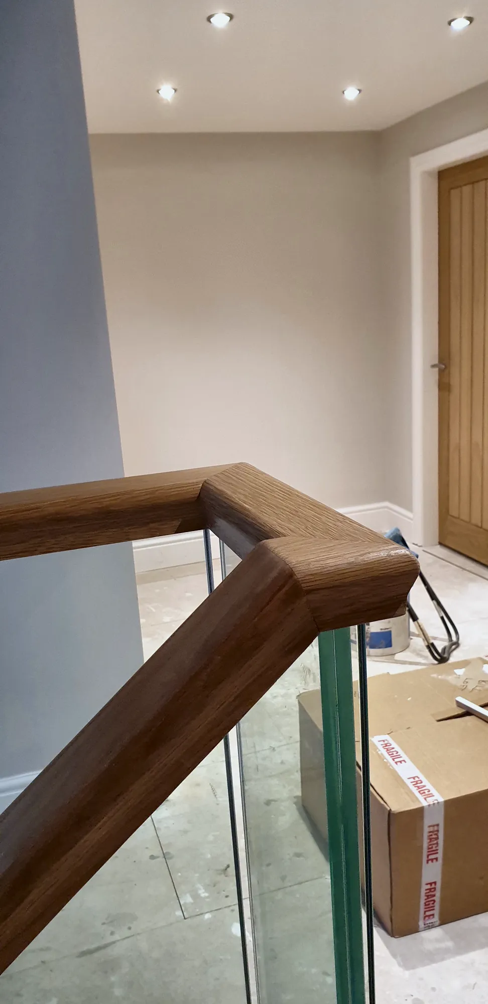 The oak handrail returning at the landing